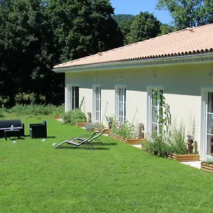 Du Cote De Lacoume Bed & Breakfast